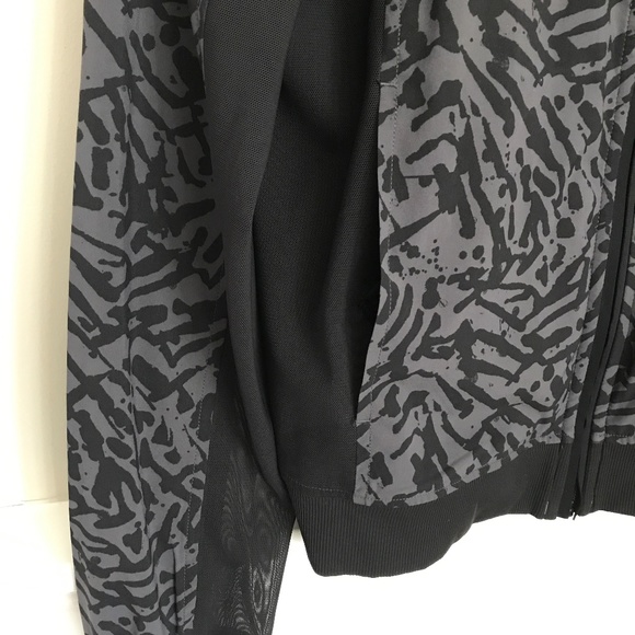 Lululemon Noir Jacket Sz 8 Lightweight, Thumbholes, Mesh, Black Animal Print - Picture 7 of 14
